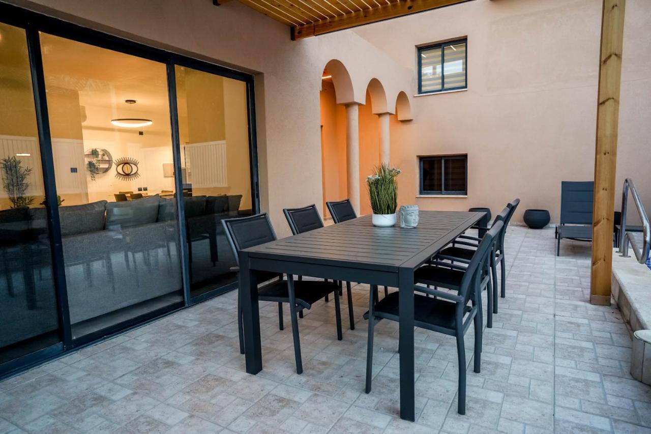וילה רוני בריכה מחוממת Villa Roni Heated Pool 埃拉特 外观 照片